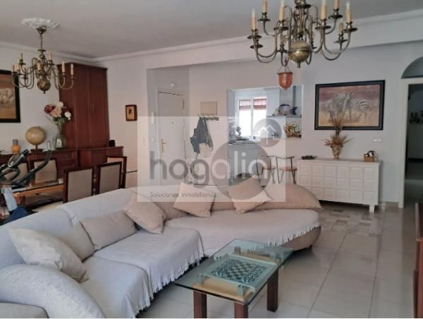 Sala d'estar de Pis de lloguer en  Sevilla Capital amb Aire condicionat, Terrassa i Moblat
