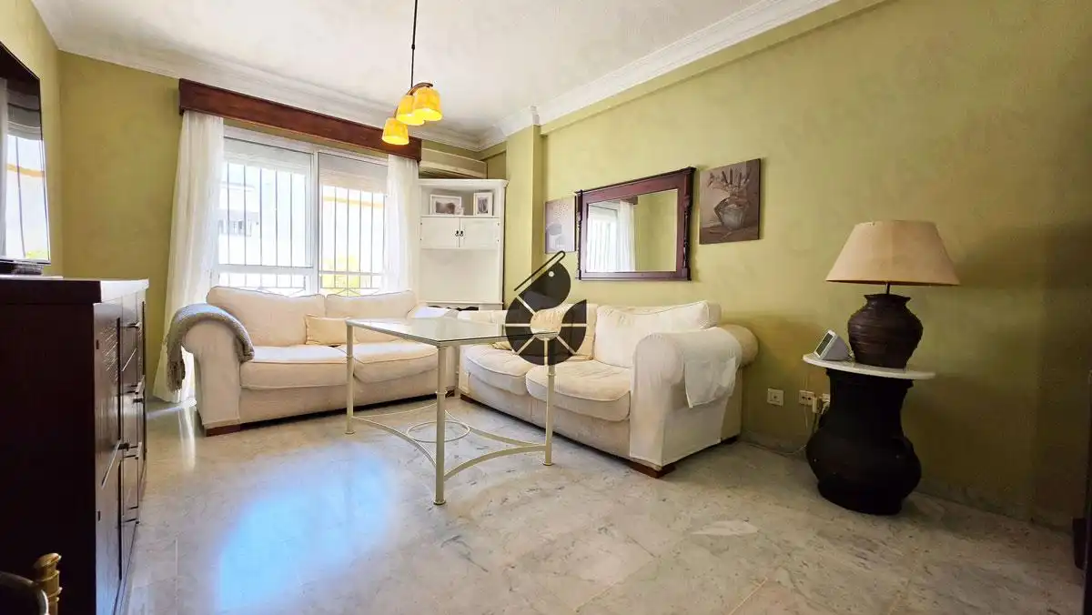 Sala de estar de Casa adosada en venta en Castilleja de la Cuesta con Aire acondicionado y Balcón