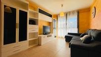 Sala d'estar de Casa adosada en venda en Zuera amb Terrassa i Balcó