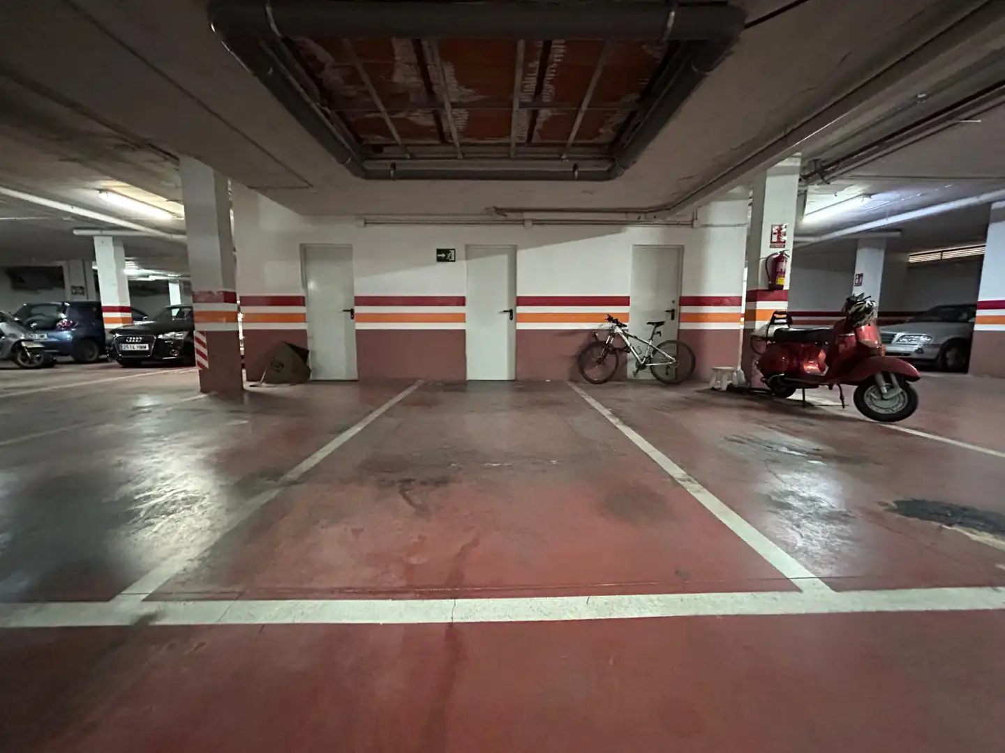 Parking of Duplexes for rent in Sevilla  with Air Conditioner, Heating and Storage room