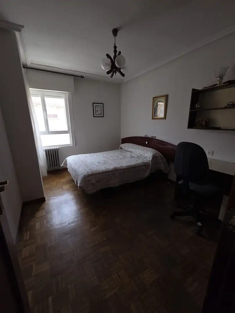 Bedroom of Flat for sale in Salamanca  with Heating, Parquet flooring and Balcony