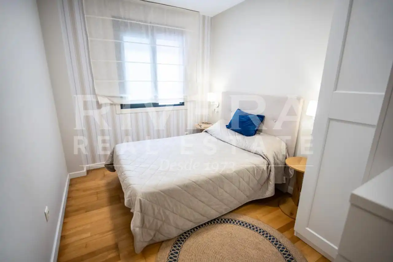 Habitación de Ático en venta en Sanxenxo con Calefacción, Parquet y Terraza