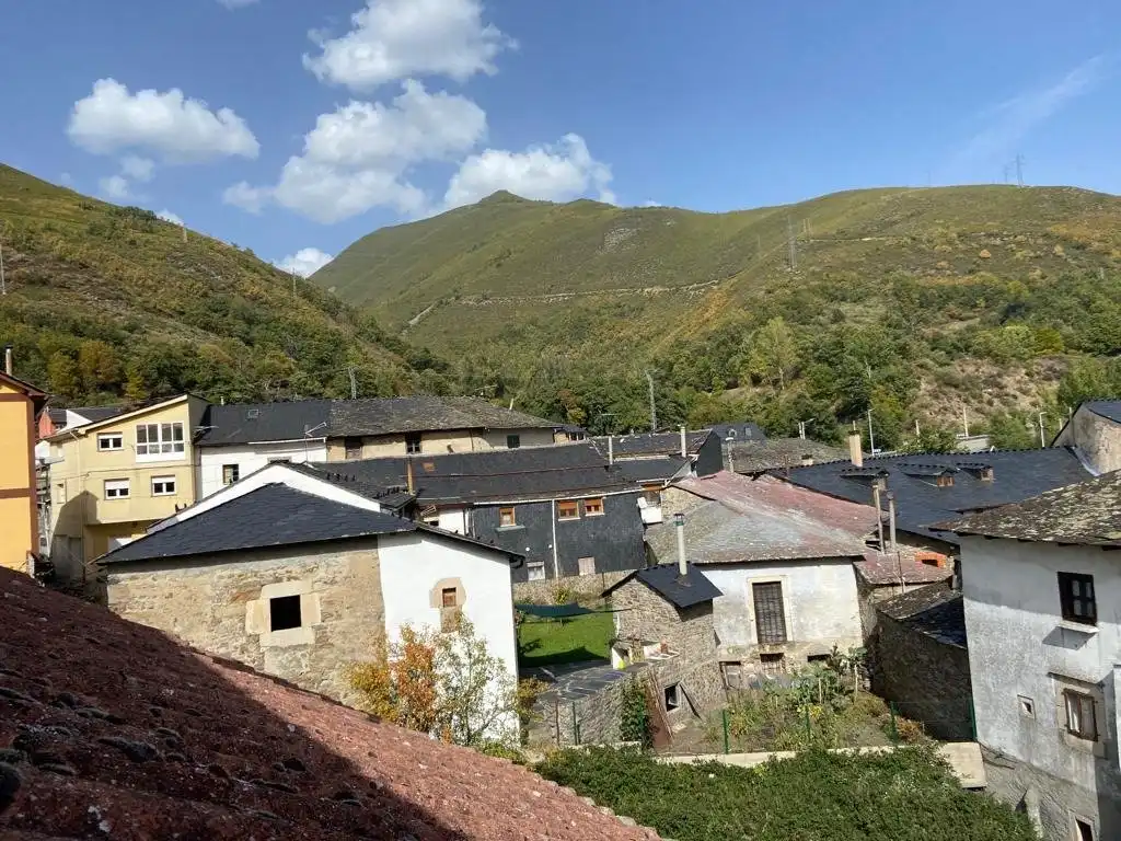 Vista exterior de Finca rústica en venta en Palacios del Sil con Calefacción, Terraza y Balcón