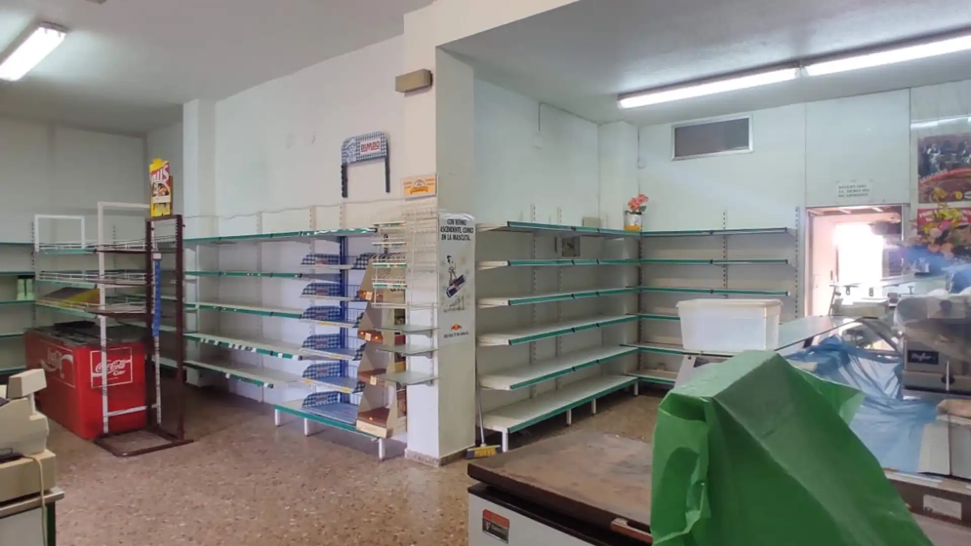 Local en venta en El Puig de Santa Maria con Terraza y Amueblado