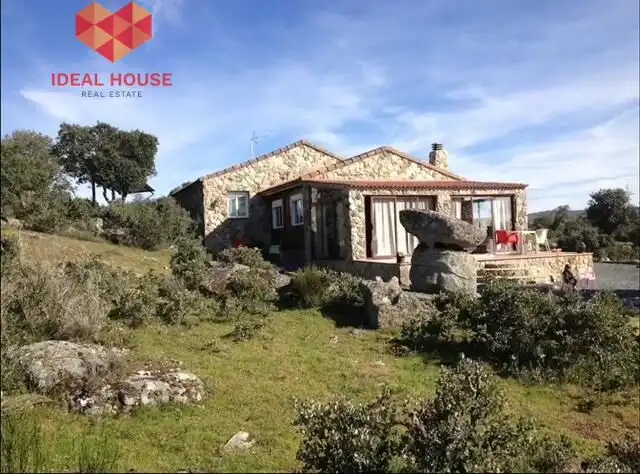 Vista exterior de Finca rústica en venda en Villacastín amb Jardí privat, Terrassa i Moblat