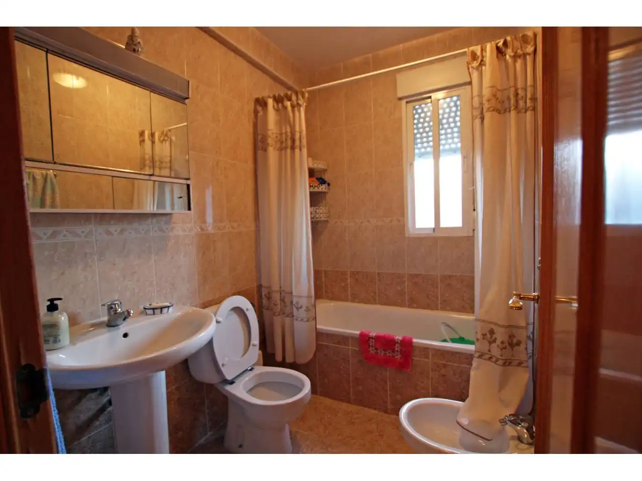Bany de Casa o xalet en venda en Valdeaveruelo amb Calefacció, Jardí privat i Terrassa