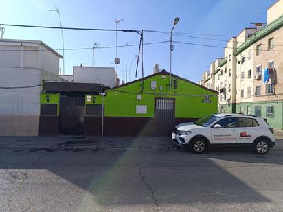 Exterior view of Single-family semi-detached for sale in  Sevilla Capital  with Air Conditioner and Heating