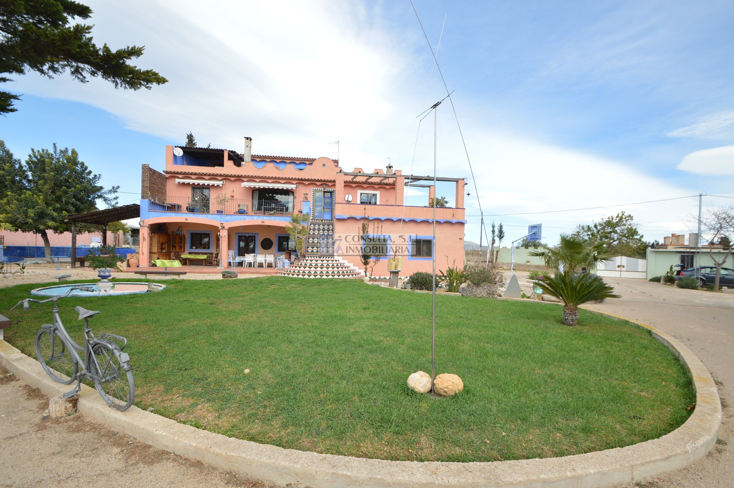 Vista exterior de Casa o xalet en venda en Vinaròs amb Jardí privat, Terrassa i Traster