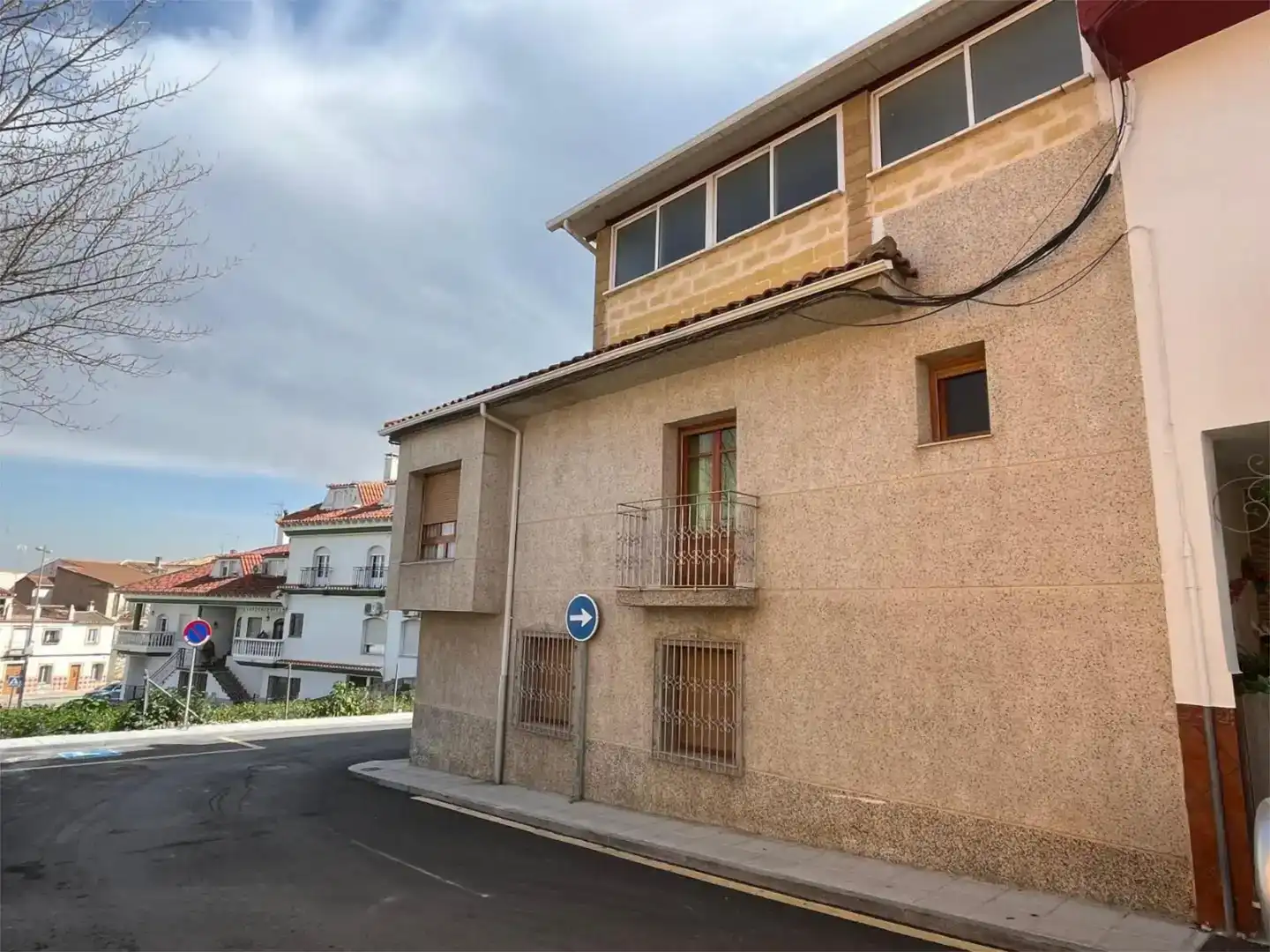 Vista exterior de Casa adosada en venta en Baza con Balcón