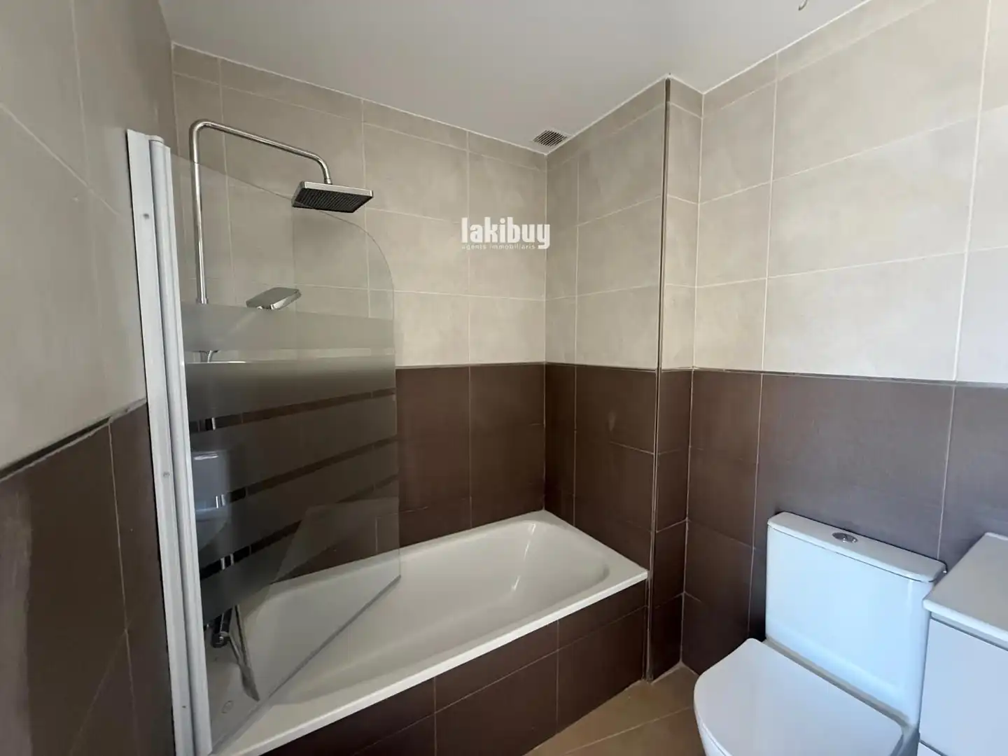 Baño de Piso en venta en La Fuliola con Calefacción y Alarma