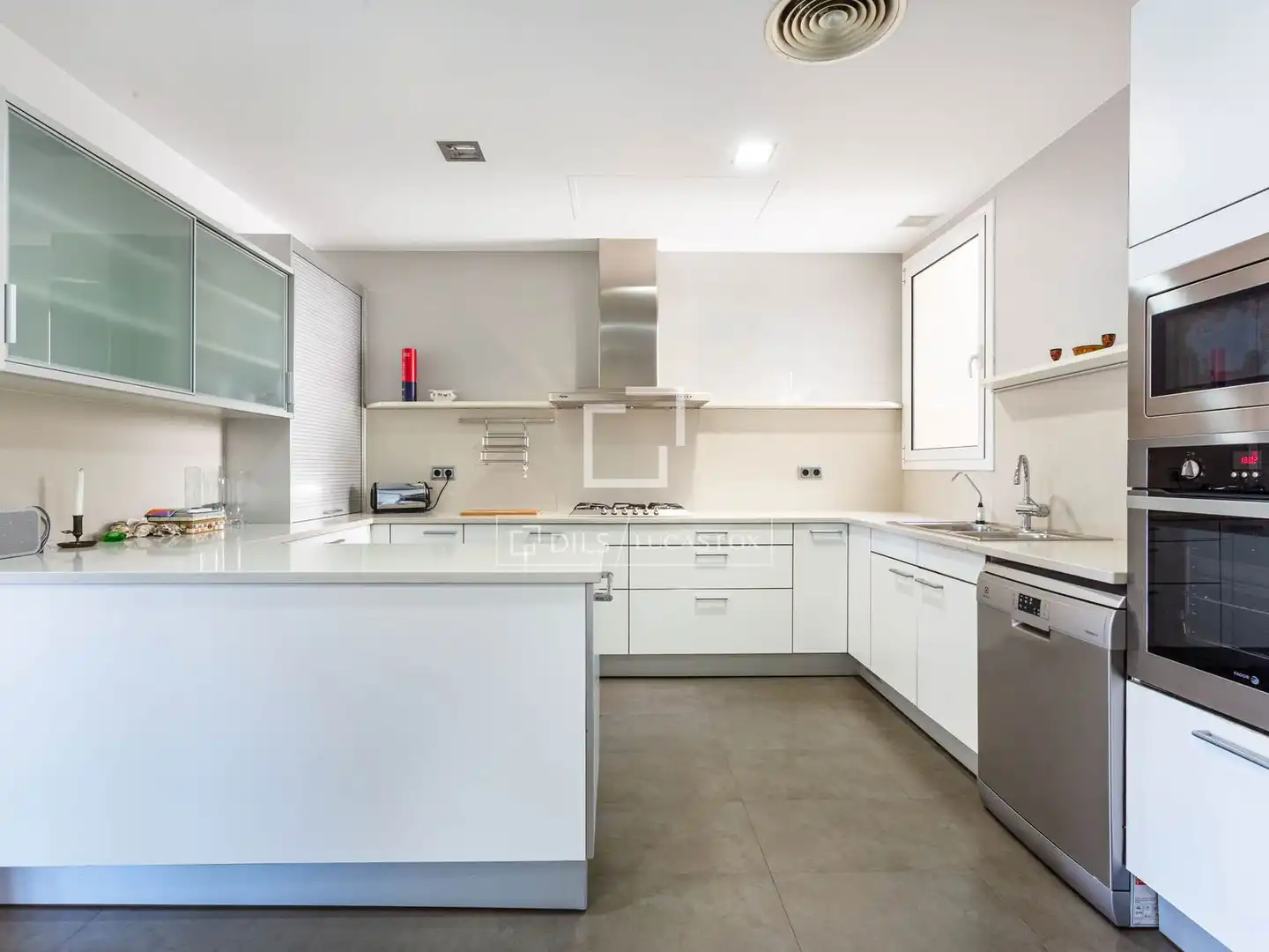 Kitchen of Flat for sale in Barcelona  with Air Conditioner, Heating and Terrace