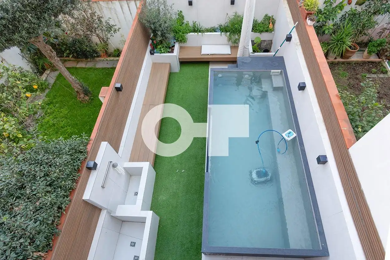 Piscina de Casa adosada en venta en Castelldefels con Aire acondicionado, Jardín privado y Parquet