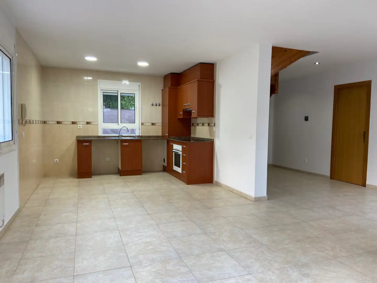 Cuina de Casa o xalet en venda en Calafell amb Aire condicionat, Calefacció i Jardí privat