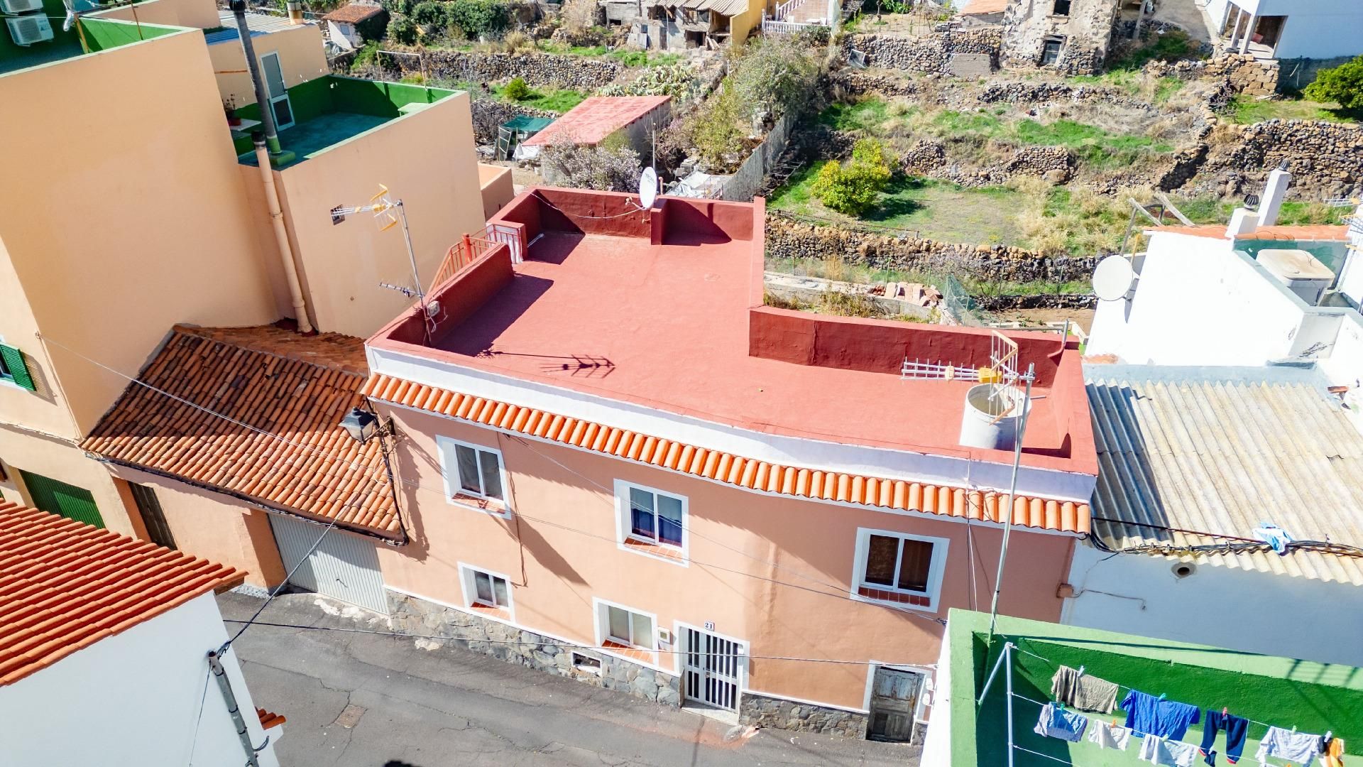 Vista exterior de Casa adosada en venda en Vilaflor de Chasna amb Jardí privat, Terrassa i Traster