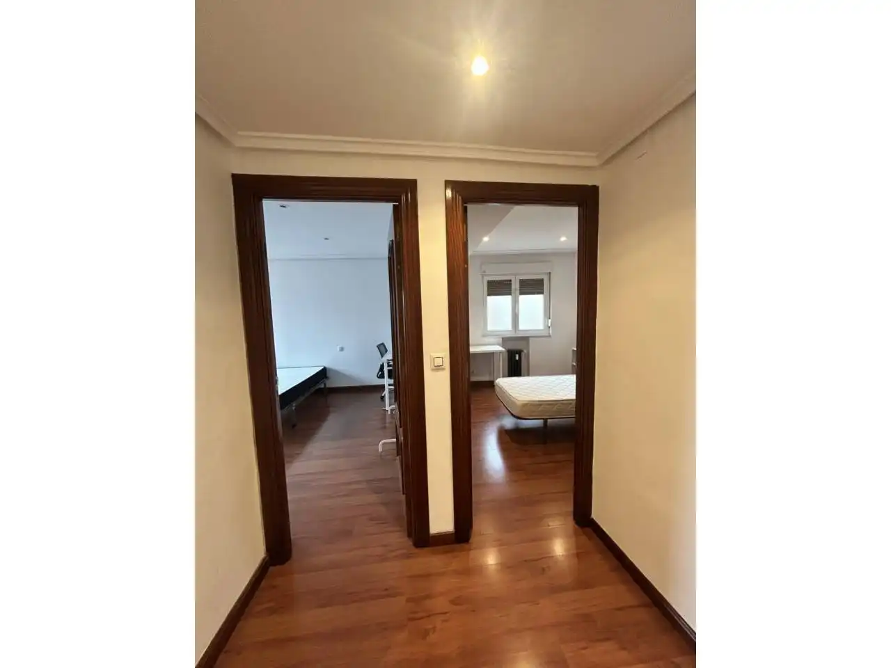 Habitación de Piso de alquiler en Oviedo  con Calefacción y Amueblado