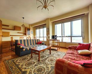 Living room of Apartment for sale in Pontevedra Capital   with Air Conditioner, Heating and Parquet flooring