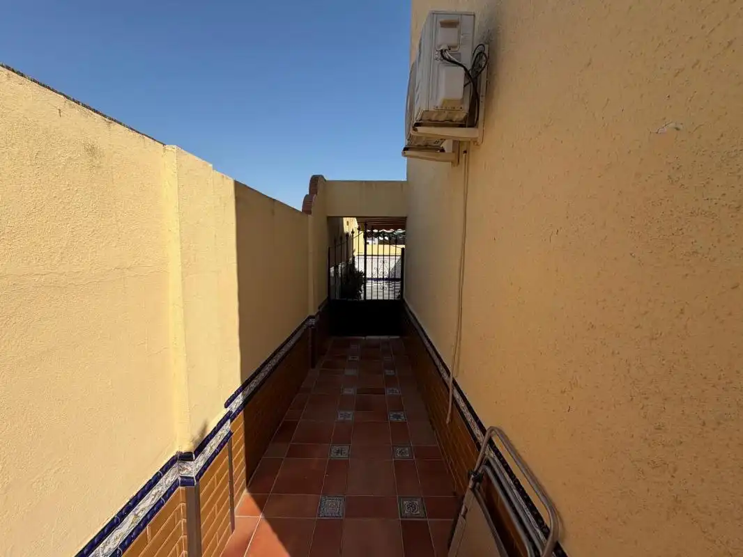 Casa adosada en venda en Dos Hermanas amb Aire condicionat, Calefacció i Terrassa