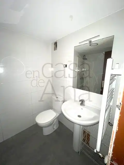 Bathroom of Flat for sale in Deusto