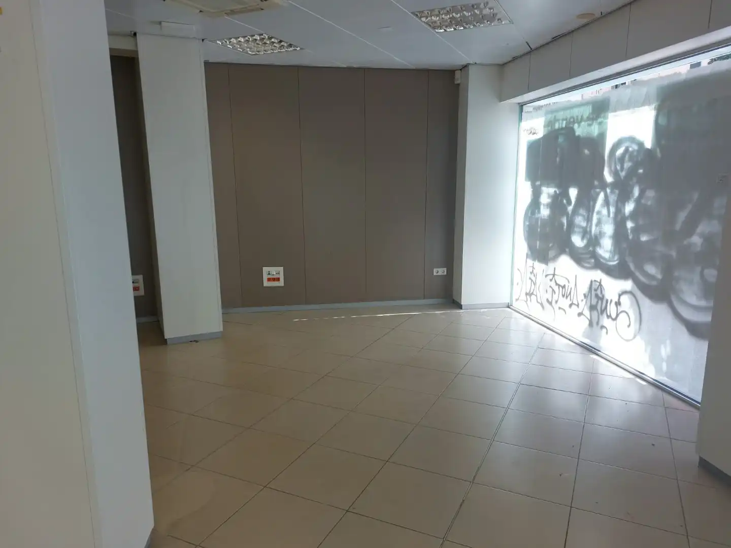 Business premises for sale in Carrer d'Albocàsser, imagen 3