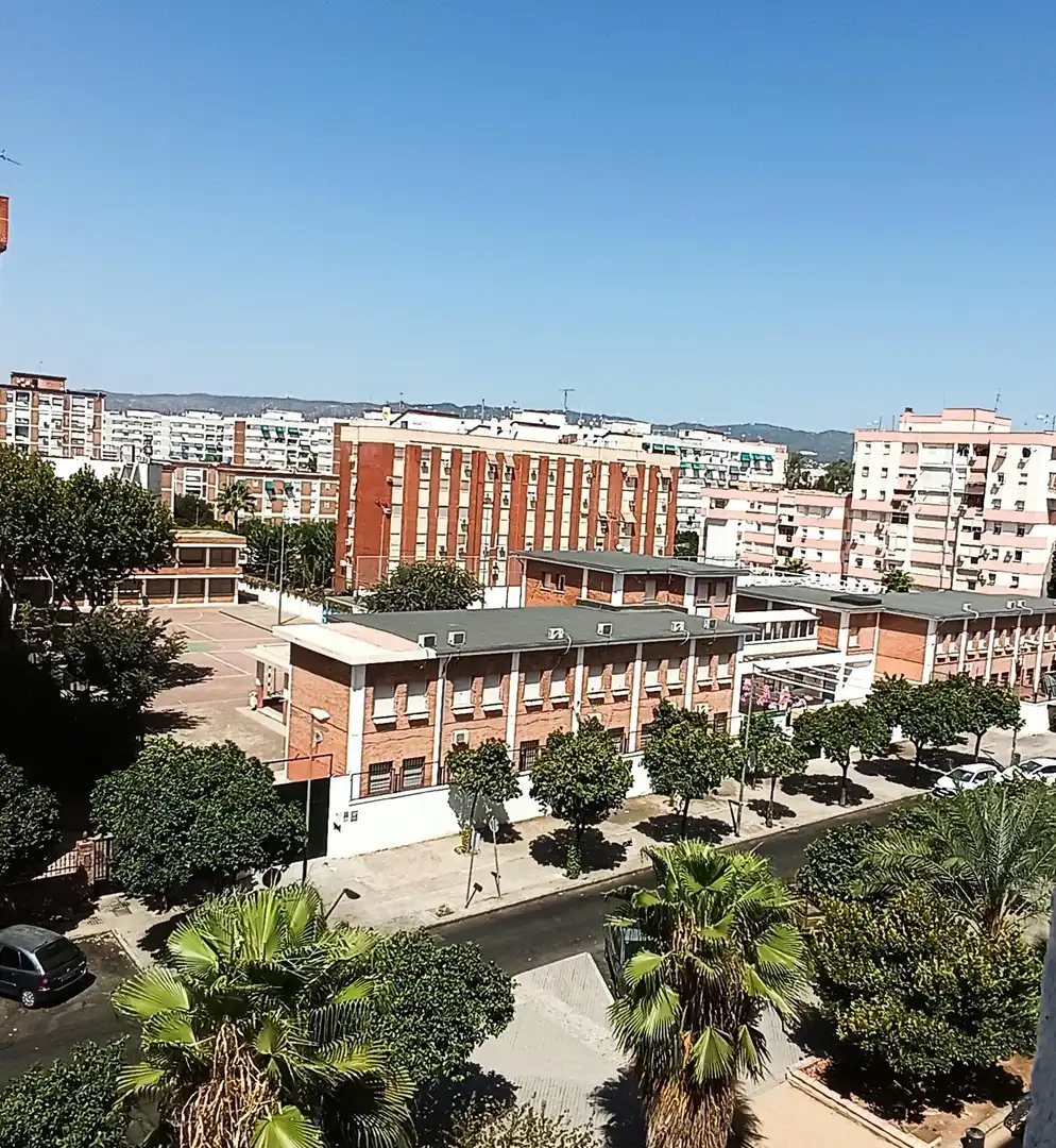 Vista exterior de Pis en venda en Córdoba amb Aire condicionat, Calefacció i Jardí privat