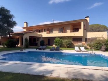 Villa mit Balkon zum Verkauf in Golf Costa Brava