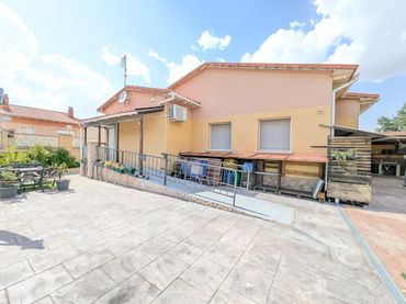 Villa con piscina in vendita a Loranca de Tajuña
