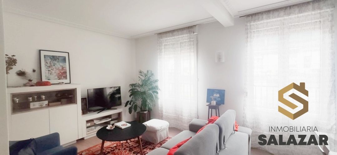 Living room of Flat to rent in Bilbao   with Heating, Terrace and Microwave