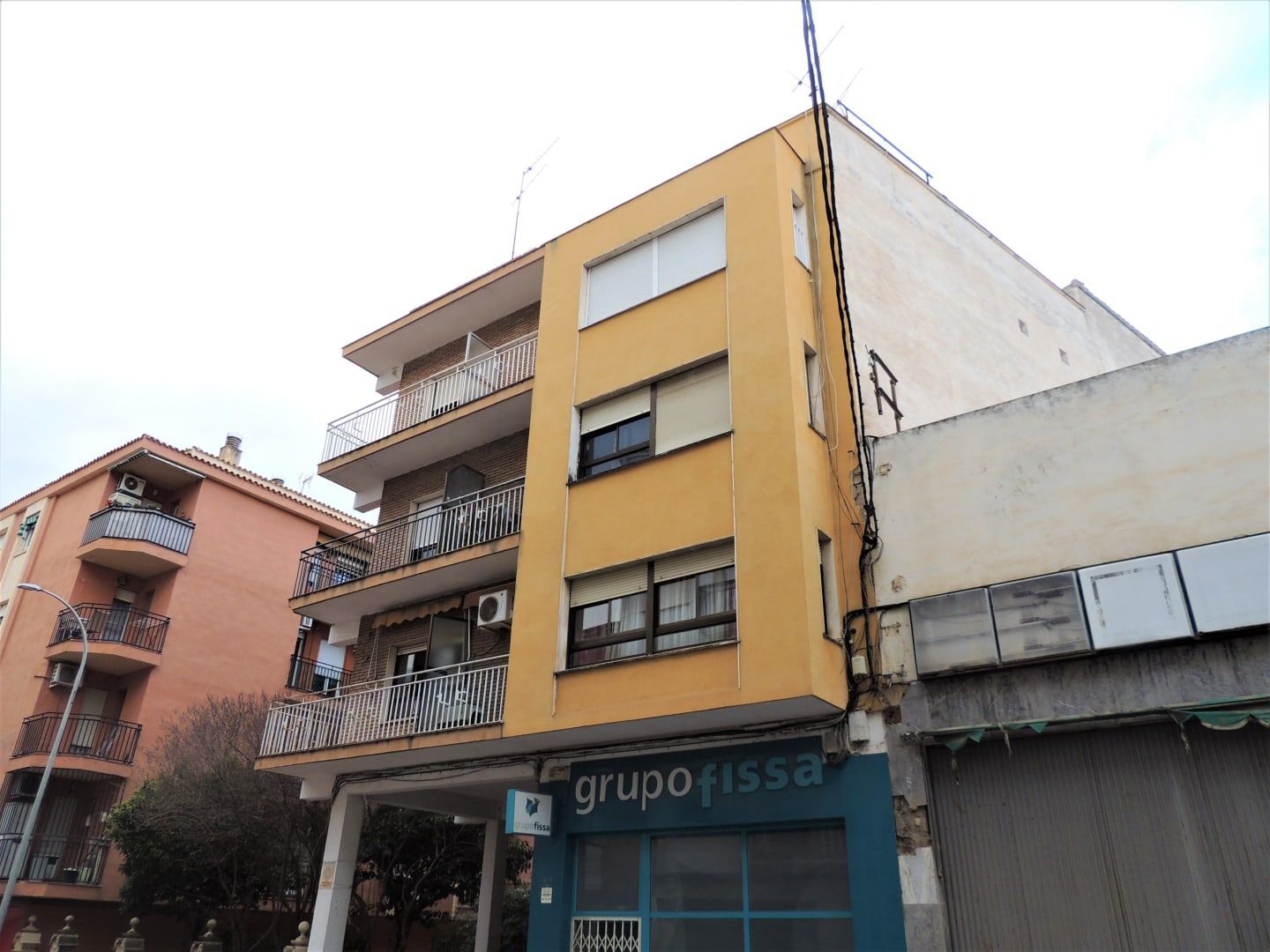 Vista exterior de Pis en venda en Linares