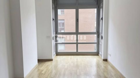 Foto 3 de Piso en venta en De Ordicia, Orcasitas, Madrid Capital