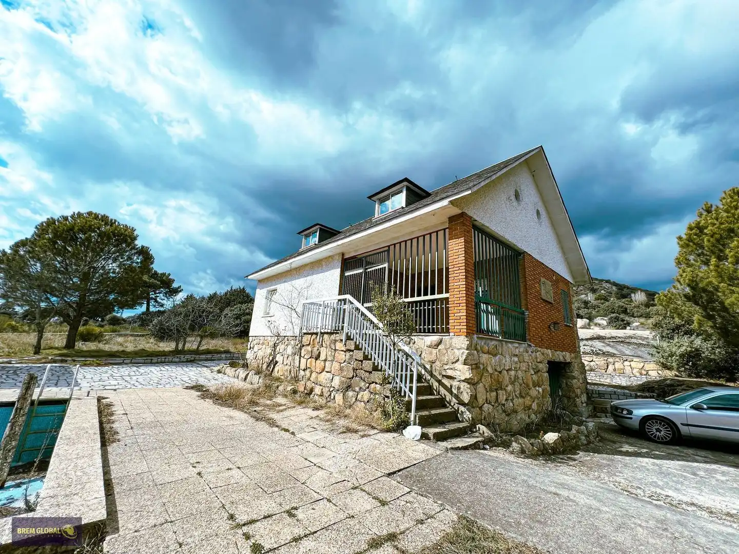 Vista exterior de Casa o xalet en venda en La Cabrera amb Jardí privat, Terrassa i Traster