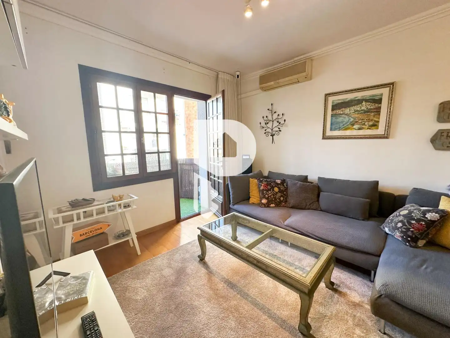 Living room of Flat for sale in Cornellà de Llobregat  with Air Conditioner, Heating and Parquet flooring