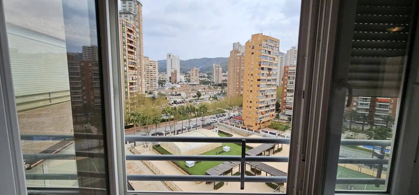 Appartamento con piscina in vendita a Avenida Juan Fuster Zaragoza
