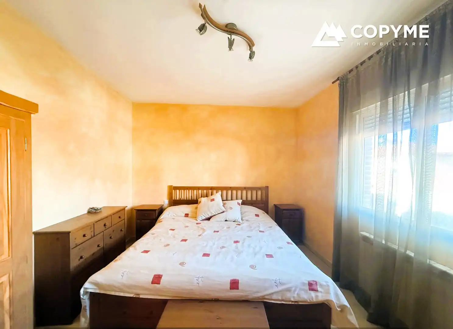 Habitación de Casa adosada en venta en Santa Olalla con Aire acondicionado, Calefacción y Jardín privado