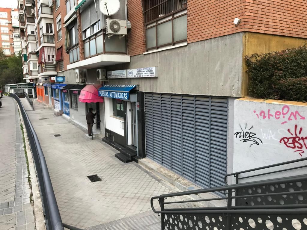 Vista exterior de Local en venta en  Madrid Capital