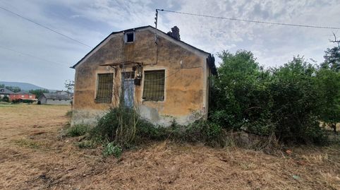 SE VENDE CASA DE 70 M2 CON FINCA DE 1900M2 EN ALMAZCARA.