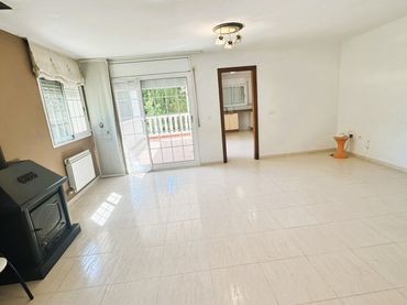 Detached house with balcony for sale in Carrer d'Arnau y Bernat de Vivir
