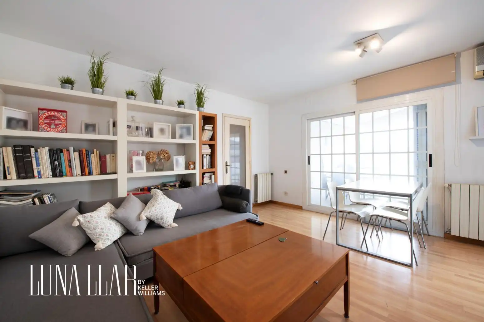 Living room of Attic for sale in Castelldefels  with Air Conditioner, Heating and Parquet flooring