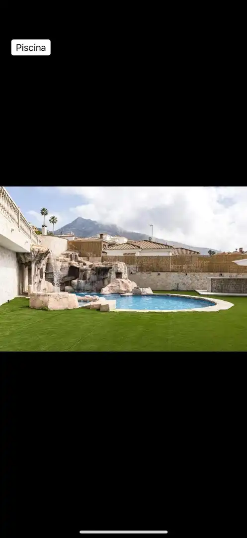 Piscina de Casa o xalet en venda en Benalmádena amb Aire condicionat, Jardí privat i Terrassa