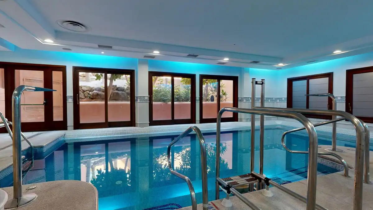 Swimming pool of Flat for sale in Estepona  with Air Conditioner, Heating and Terrace