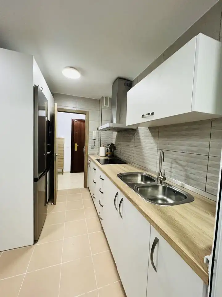 Flat for rent in De Demóstenes, El Cónsul - Ciudad Universitaria - El Romeral