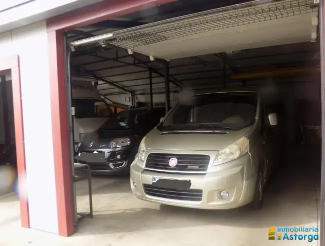 Parking de Casa o chalet en venta en Villaobispo de Otero con Jardín privado y Parquet