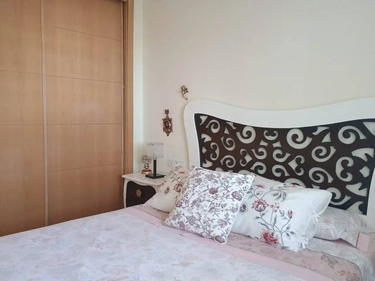 Habitación de Apartamento de alquiler en Benalmádena con Aire acondicionado, Terraza y Amueblado