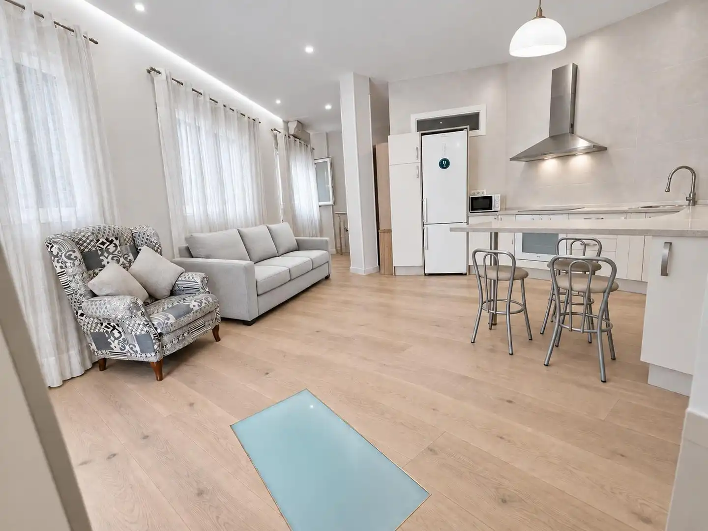 Living room of Flat for sale in Ciudad Lineal