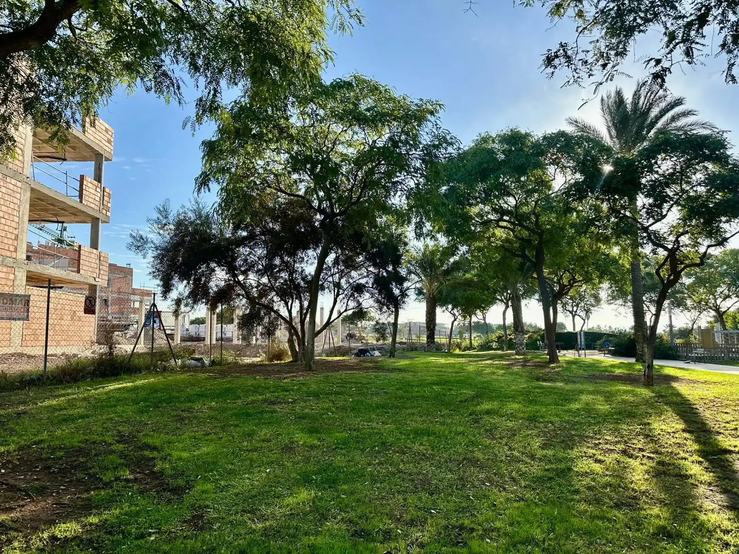 Vista exterior de Piso en venta en Almería con Jardín privado y Terraza