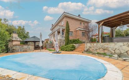 Piscina de Casa o xalet en venda en Villanueva de Perales amb Aire condicionat, Piscina i Balcó