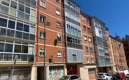 Vista exterior de Pis en venda en Burgos Capital amb Calefacció, Parquet i Terrassa