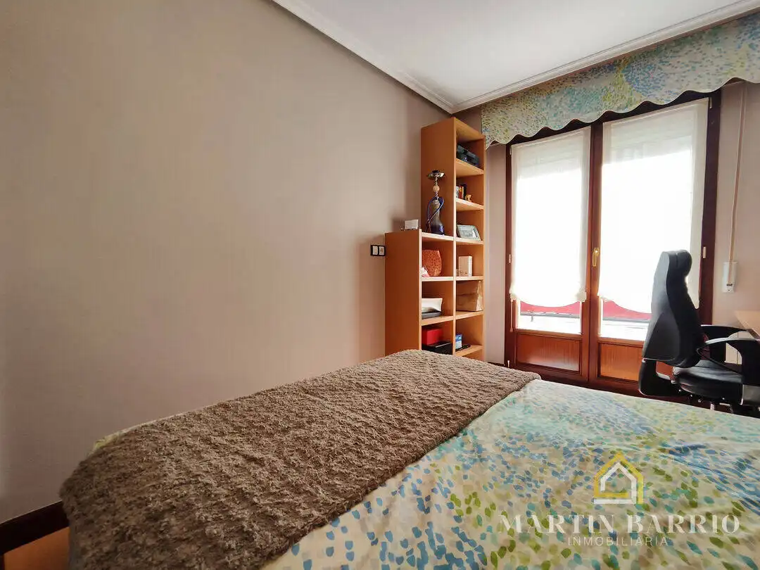 Schlafzimmer von Wohnung zum Verkauf in Muskiz mit Heizung, Privatgarten und Terrasse