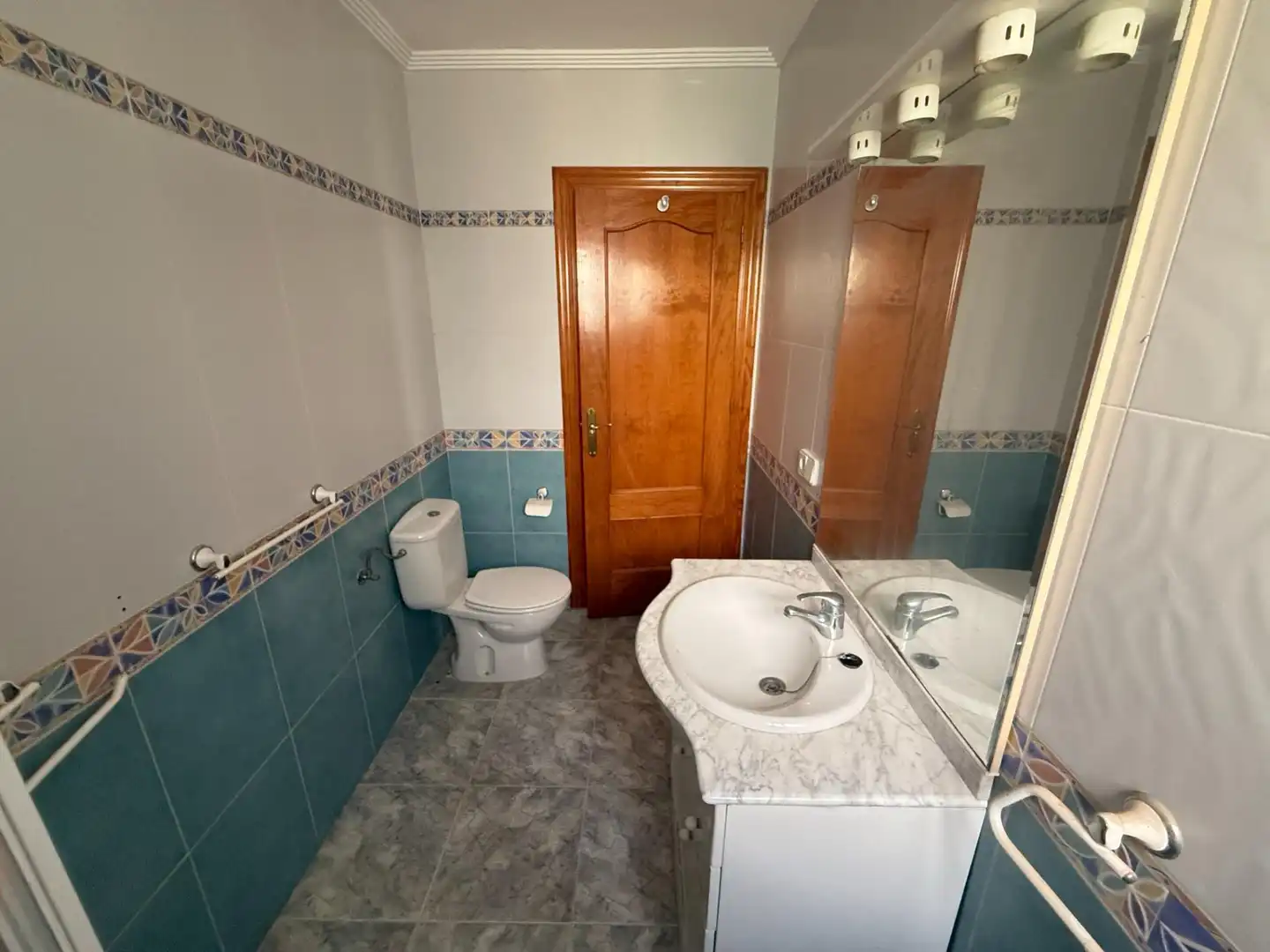 Bany de Casa o xalet en venda en San Miguel de Salinas amb Jardí privat i Piscina comunitària