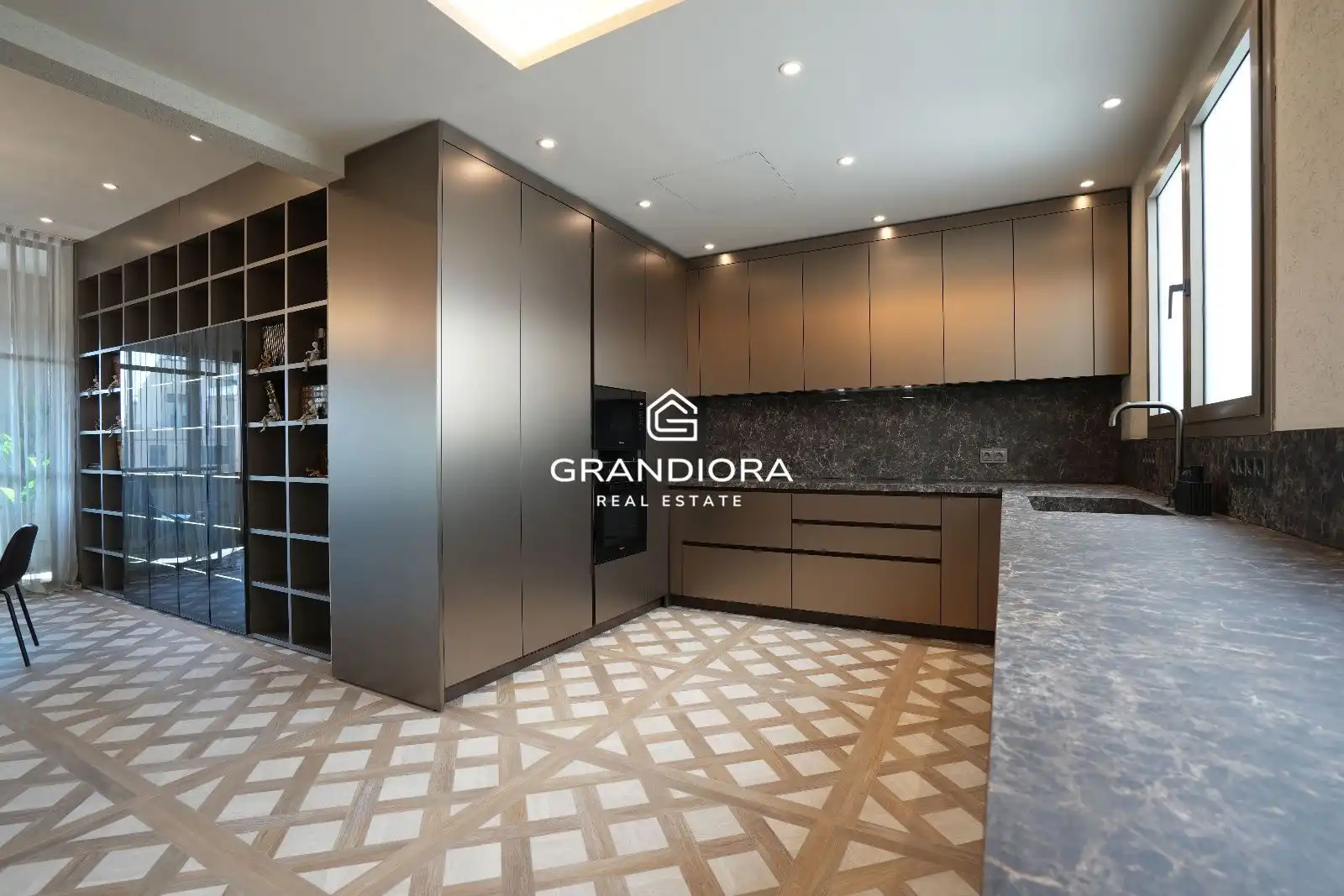 Cuina de Apartament de lloguer en Badalona amb Aire condicionat, Calefacció i Moblat