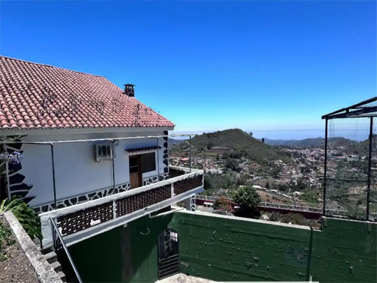 Vista exterior de Casa o xalet en venda en Vega de San Mateo amb Aire condicionat, Piscina i Balcó